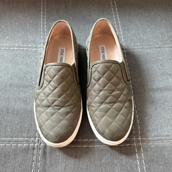 Steve Madden Olive Green Quilted Slip On Loafers - Picture 2 of 7